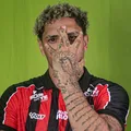 Centroavante do Vitória sofre lesão grave e fica fora de combate imagem