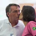 Cirurgia de Bolsonaro: ex-primeira-dama Michelle pede oração imagem