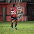 Com novo doblete de participações, Erick brilha no Vitória em 2026 imagem