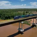 Custando R$ 5 bilhões, maior ferrovia do Brasil avança 1 km por dia imagem