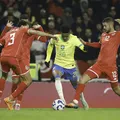 Desfalque na Seleção? Estevão deixa jogo lesionado meses antes da Copa imagem