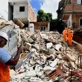 Doze famílias seguem desabrigadas após desabamento em Salvador imagem