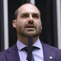 Eduardo Bolsonaro atuou como produtor de filme sobre o pai, diz jornal imagem