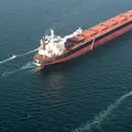 Estreito de Ormuz: preço do petróleo cai 10% após reabertura imagem