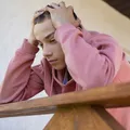 Estresse na adolescência pode causar mudanças permanents no cérebro imagem