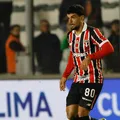 Ex-Bahia é alvo de protestos da torcida do São Paulo: "Verme" imagem