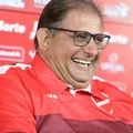 Ex-Bahia, Guto Ferreira tem início fantástico e já lidera a Série B com time goiano imagem