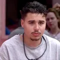 Ex-BBB Pedro sofre novo surto psicótico após confusão imagem