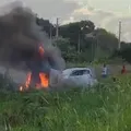 Ex-jogador de Bahia e Vitória fica ferido em acidente; carro pegou fogo imagem