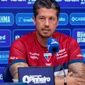 Ex-Vitória, Carpini perde clássico com um a mais e fala sobre demissão imagem