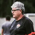 Ex-Vitória revela que ajudou Felipão a montar tática do penta em 2002 imagem
