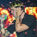 Fãs relatam queimaduras causadas por pulseiras em show de Luan Santana imagem