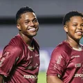 Filho de ex-craque do Bahia estreia como titular no profissional imagem