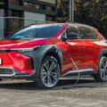 Fim da espera: Toyota lança primeiro carro elétrico no Brasil imagem