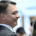 Flávio Bolsonaro comemora derrota de Messias para o STF imagem