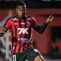 Fora da temporada, Dudu é operado em São Paulo e inicia recuperação imagem