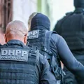 Casal suspeito de duplo homicídio é preso em Itapuã em desdobramentos imagem