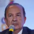 Governador bolsonarista autoriza pais a vetar aulas sobre gênero imagem