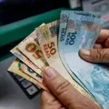 Governo corta benefício de quase 5 milhões de brasileiros; veja quem vai perder imagem