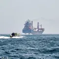 Irã volta a fechar Estreito de Ormuz após bloqueio naval dos EUA imagem