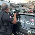Irmãos são presos por série de roubos na orla de Salvador imagem