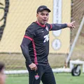 Jair Ventura critica arbitragem e pensa Ba-Vi com buraco no elenco imagem