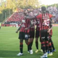 Jogador do Vitória é citado em polêmica com cartão de crédito do Corinthians imagem