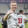 Jogador do Vitória marca gol no último lance e elimina Santos do Paulistão imagem