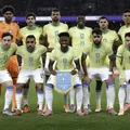 Jogador na pré-lista da Seleção para Copa do Mundo deixa campo de maca imagem