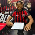 Joia da base assina primeiro contrato profissional com o Vitória imagem