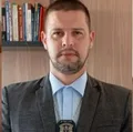 Justiça suspende porte de arma de delegado suspeito de agredir ex imagem