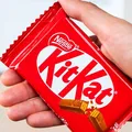 KitKat lança rastreador após roubo de 12 toneladas de chocolate; entenda imagem