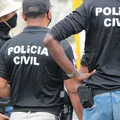 Mãe e padrasto são presos por estuprar criança na Bahia imagem