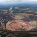 Maior mina de diamantes do país tem licença suspensa na Bahia imagem