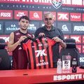 Martínez é apresentado no Vitória: "Atmosfera do Barradão convenceu" imagem