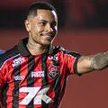 Matheuzinho alcança marca importante pelo Vitória; saiba qual imagem