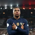 Mbappé pode entrar para a história francesa no jogo contra o Brasil imagem