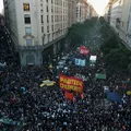 Milei veta lei de orçamento universitário e provoca onda de protestos imagem