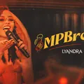 MPB com Brega! Cantora Lyandra mistura gêneros famosos em projeto imagem