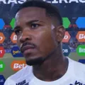 “Não foi pênalti”: Cacá detona arbitragem após derrota do Vitória imagem