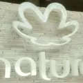 Natura mira expansão na América e se defaz da Avon por R$ 166 milhões imagem