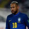Neymar desabafa após ficar fora da Seleção: "A galera te massacra" imagem