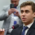 Nikolas Ferreira entra em discussão e ofende filho de Bolsonaro; veja imagem