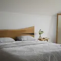 Onde não colocar a cama no quarto: erros que prejudicam o sono imagem