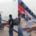 Ônibus cai em rio e deixa 26 mortos; veja momento do acidente imagem