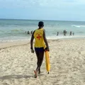Pai morre afogado ao salvar filho na Praia do Flamengo em Salvador imagem
