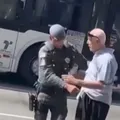 PM aposentado de 89 anos mata cuidadora e tenta fugir de ônibus imagem