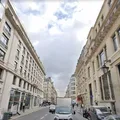 Polícia impede atentado com bomba em frente a banco em Paris imagem