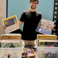 Por que a nova geração de Salvador está trocando o streaming pelo disco de vinil? imagem