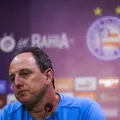 Pressionado, Rogério Ceni revela se pensa em pedir demissão imagem
